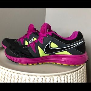 Nike Tennis Shoes